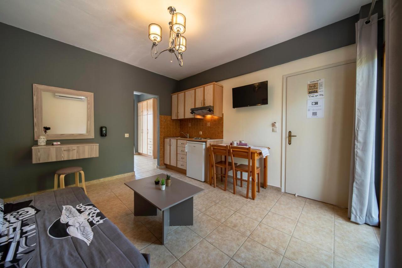 Helen'S Studios & Apartments Skala  エクステリア 写真