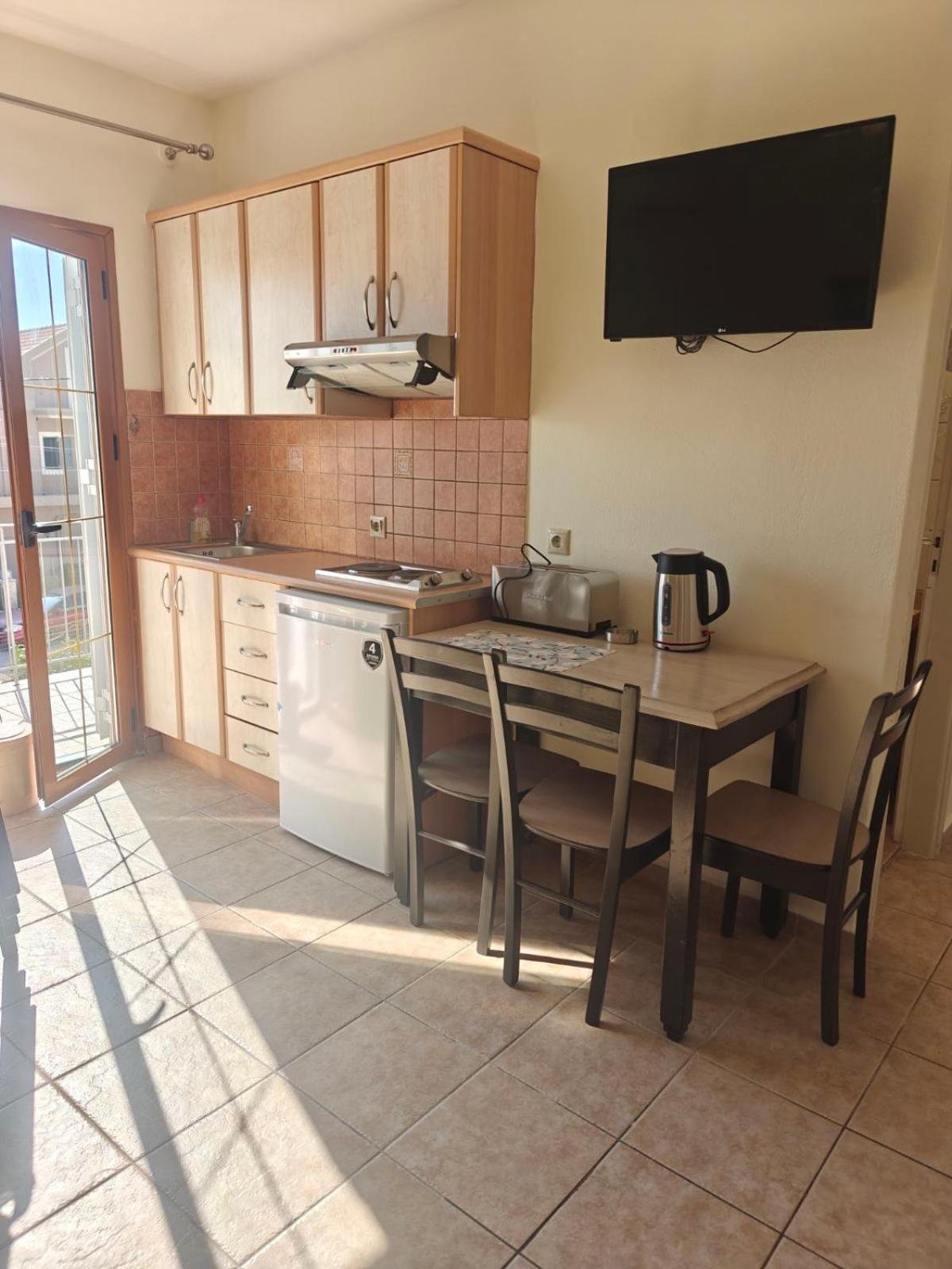 Helen'S Studios & Apartments Skala  エクステリア 写真